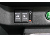 ◆◆両側電動スライドドア!!荷物で手が塞がる時など簡単にドアの開閉が出来ます!何より力いらずで開閉OK!女性やお年寄りにも優しい♪電動機能はOFFにもできますから元気なお子様の駆け出しも安心!
