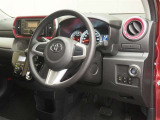 運転席はこのような雰囲気です。このポジションで安全運転です。前後左右の見通しはといってもやはり現車確認がなにより分かりやすいです。ご来店お待ちしております(^^)/