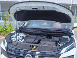 【発電効率と静粛性を高める〔VC-TURBO〕】 日産が世界で初めて量産化に成功した可変圧縮比技術。これをベースに新型エクストレイル用に開発したエンジンを搭載。ハイパワーモーターに余裕ある電力を供給