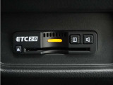 ◆ETC2.0装着◆進化したドライブ体験。料金収受システムだけだったETCが生まれ変わって、高速道路を賢く使うETC2.0に進化しました。多彩な情報サービスが便利で快適なドライブ体験を提供します。