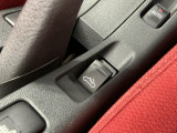 【アクティブトップ】ルーフロックの解除・施錠および開閉スイッチの操作でオープン&クローズドに。思いのままにオープンエアを楽しめます。