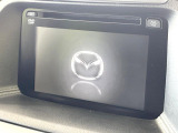 【マツダコネクト】車内の雰囲気にマッチした大型のディスプレイ。スマホ接続でのナビ使用やBluetooth再生等、様々な機能が楽しめます。直感的なダイヤル操作が可能で、使い勝手も良好です。