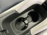 ドリンクホルダー/小物入れにもなって便利です