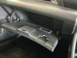 【グローブボックス】収納スペースが沢山あるので車内が散らからずに助かります。ちょっとした物を入れるのにいいですね♪