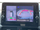 空から見下ろしているような視点で周囲を確認できるアラウンドビューモニター。駐車時にとても便利です。