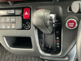 オートマチックシフトレバーは、手になじみ操作しやすい形状で安全運転にもつながります♪