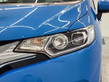 LEDヘッドライトは、点灯の瞬間から最大光量を発揮し、突然暗くなるトンネルなどでの安定感を高めます。