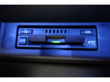 ★ETC付きです。高速道路料金所での小銭の出し入れや雨天時における窓の開け閉めなどの煩わしさが解消できます。料金所の通過もスムーズで快適ですよ。
