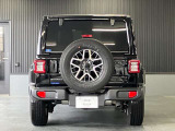 誰が見ても「あッJeepだ」とわかるデザインになっております。