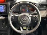 インテリアに合わせたデザインのステアリングは、運転される方のことも考え、運転しやすい形状、大きさです。是非一度、実際に触ってお確かめください。