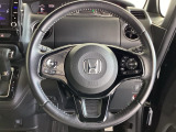 Hondaセンシング搭載ミリ波レーダーと単眼カメラで、クルマの前方の状況を認識。ブレーキやステアリングの制御技術と協調し、安心・快適な運転や事故回避を支援する先のシステムです