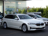BMW在庫保有台数常時100台以上!ご来店の際はBMW本店(厚木市下荻野140-1)にご来店ください!弊社自慢の全天候型ショールーム!BMW在庫保有台数常時100台以上ございます!