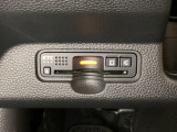 ハンドルの左下にETCがついています。高速道路の料金所の通過も楽々です。 カードの取り出しもしやすい場所についています。
