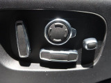 電動パワーシートですので運転中のシート調節も安全に行えます。微調整も可能ですのであなただけのドライビングポジションを実現します。