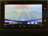 バックでの車庫入れも安心です! リアカメラが付いているバックモニター付のナビを装備しております。操作線もついており距離感も画面から確認できます。