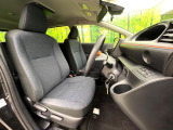 運転席まわりには十分なスペースがあり、大柄な方でもゆったり運転していただける環境です。