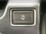 【パワースライドドア】スマートキーや運転席のスイッチでスライドドアの開閉が可能♪電動だから力を入れてドアを開ける必要が無く、小さいお子様でも、重い荷物を持っている時もラクに開け閉めできます♪