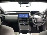 デザインもよく、居心地のよい運転席ですね。分かりやすいスイッチ類ですから操作もしやすく運転をサポートします。ぜひご来店いただき、実際にお座りいただいてステアリングを握ってみてください!