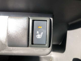シートヒーター付き。寒い日の朝はシートヒーターで快適です。室内が暖まる前の時間でも、お尻はポカポカ♪