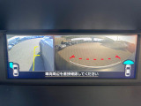 【フロント&サイドカメラ】ドライバーから見にくい死角部分を映像で確認できる前方と左側面にカメラを装着。見通しがきかない場所や住宅密集地などを運転することが多い人におすすめの安心装備です。
