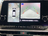 【アラウンドビューモニター】車を上から見下ろしているかのような映像で周囲の状況がひと目で確認、狭い駐車場に駐車するときも安心です♪♪障害物などがあると警告音がなりますので安心して駐車が出来ます★