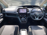 セレナの運転席周りの画像です。