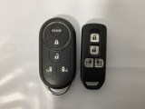 スマートキー付きですからドアロックの開閉およびエンジンスタートが楽々です。電動スライドドアの開け閉めもボタンで操作できます。加えて、純正リモコンエンジンスターター用の操作キーもついています。