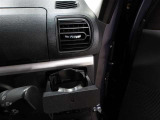 運転席のカップホルダーはエアコンの吹き出し口にありますので冷やしたり温めたりすることが出来ます☆