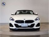 【キドニーグリル】BMWは約90年もの間、ほぼ全ての車両にひと目でBMWだと分かるこの特徴的なフロントグリルが備えられ、デザイン・アイコンとして親しまれてきました。