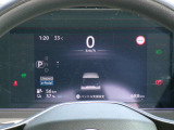 メーター中央に、様々な車両情報を表示してくれる、ディスプレイがついています。