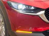 【LEDヘッドライト】悪天候や夜間走行時も良好な視界を確保し安心して運転できる高輝度LEDヘッドライトを装備!点灯速度が早く、消費電力も抑えられています。