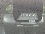 【トヨタセーフティセンス】走行中に前方の車両等を認識し、衝突しそうな時は警報とブレーキで衝突回避と被害軽減をアシスト。より安全にドライブをお楽しみいただけます。