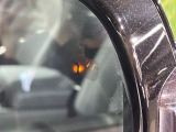 ブラインドスポットモニター 左右斜め後ろを平行して走る車を認識し、車線変更の際に危険を察知するとドライバーへ警告を促します。夜・雨・トンネル内など走行時の環境が悪い時ほど便りになる安全装置です。