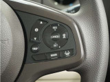 ◆アダプティブクルーズコントロール◆予め設定した車速内でクルマが自動的に加減速。前走車との適切な車間距離を維持しながら追従走行します。【LKAS】車線維持支援システムでステアリング操作を支援。
