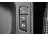駐車位置を設定すれば自動で駐車してくれる「アドバンストパーク」搭載しています。(作動条件など詳しくはスタッフまでお問い合わせください)