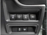 両側パワースライドドア付きだから、狭い駐車スペースなどでの 乗り降りラクラク!小さなお子さまのいるご家庭には嬉しい装備。