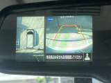 アラウンドビューモニター装備!空から見ているような映像によって不慣れな場所での車庫入れや縦列駐車等はもちろん狭い道でのすれ違いも安心♪