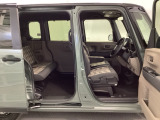ホンダ車の低床ボディは、チャイルドシートへのお子さまの乗降や荷物の積載もスムーズ。足元もゆったりとしていますので、おくつろぎいただけます。