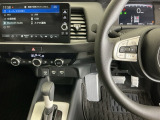 ホンダ純正メモリーナビ搭載なので、遠方へのドライブもお任せ下さい!ステアリング左手側にオーディオ関連のコントロールスイッチを配置しています。操作時は視線を逸らすことなく運転に集中できます
