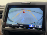 【バックカメラ】運転が苦手な方も車庫入れラクラクです!ギアをリバースに入れれば自動的にモニターが切り換わりますので、面倒な操作は不要です。狭い駐車場もお車を傷つけず安心です!