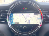●純正ナビ:一体感のあるナビは、高級感ある車内を演出してくれます。オーディオ機能も充実しておりますので、運転もより楽しめます♪