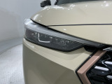 LEDヘッドライトは、点灯の瞬間から最大光量を発揮し、突然暗くなるトンネルなどでの安定感を高めます。