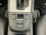 パーキングブレーキはスマートな電子制御式と合わせて渋滞時等にブレーキペダルから足を離しても停車状態を保持してくれるオートブレーキホールド機能で運転が楽になります。スタートはアクセルペダルを踏むだけ