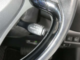【レーダークルーズコントロール】(全車速追従機能付)付きです。車速に応じて追従支援してくれるので、ロングドライブも快適です。詳細は販売店スタッフまでおたずねください。