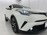 フォグランプ装着車です。暗い夜道の車両前方を明るく照らします