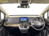 水平基調の運転席は視野も広く運転しやすいです!