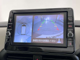 アラウンドビューモニターで車を上空から見下ろしているような映像を映し出します。周囲の状況がひと目でわかります!