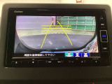 バックモニター付きで、車庫入れやバック時の後方確認をしっかりサポート。モニターに映し出される映像で死角も確認しやすく、狭い場所での駐車や後退時の操作をより安心して行えます。