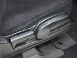 ◆シートハイトアジャスター◆運転席を上下に高さ調節ができます!運転ポジションを体格に合わせてシート調整できます。