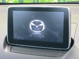 【マツダコネクト】車内の雰囲気にマッチしたディスプレイ。スマホ接続でのナビ使用やBluetooth再生等、様々な機能が楽しめます。直感的なダイヤル操作が可能で、使い勝手も良好です。